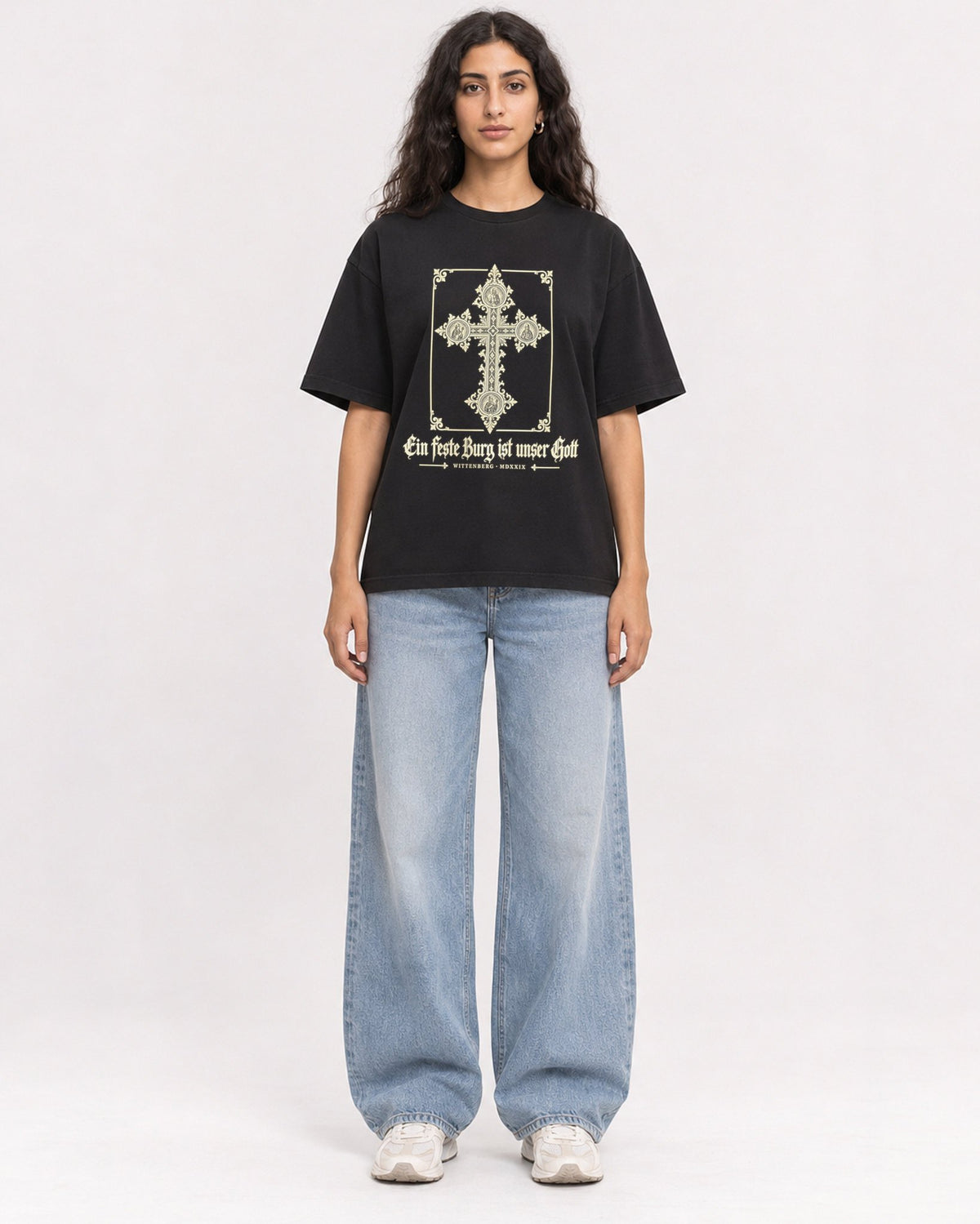 Mockup Boxy Heavyweight Tee Black female full-body 07