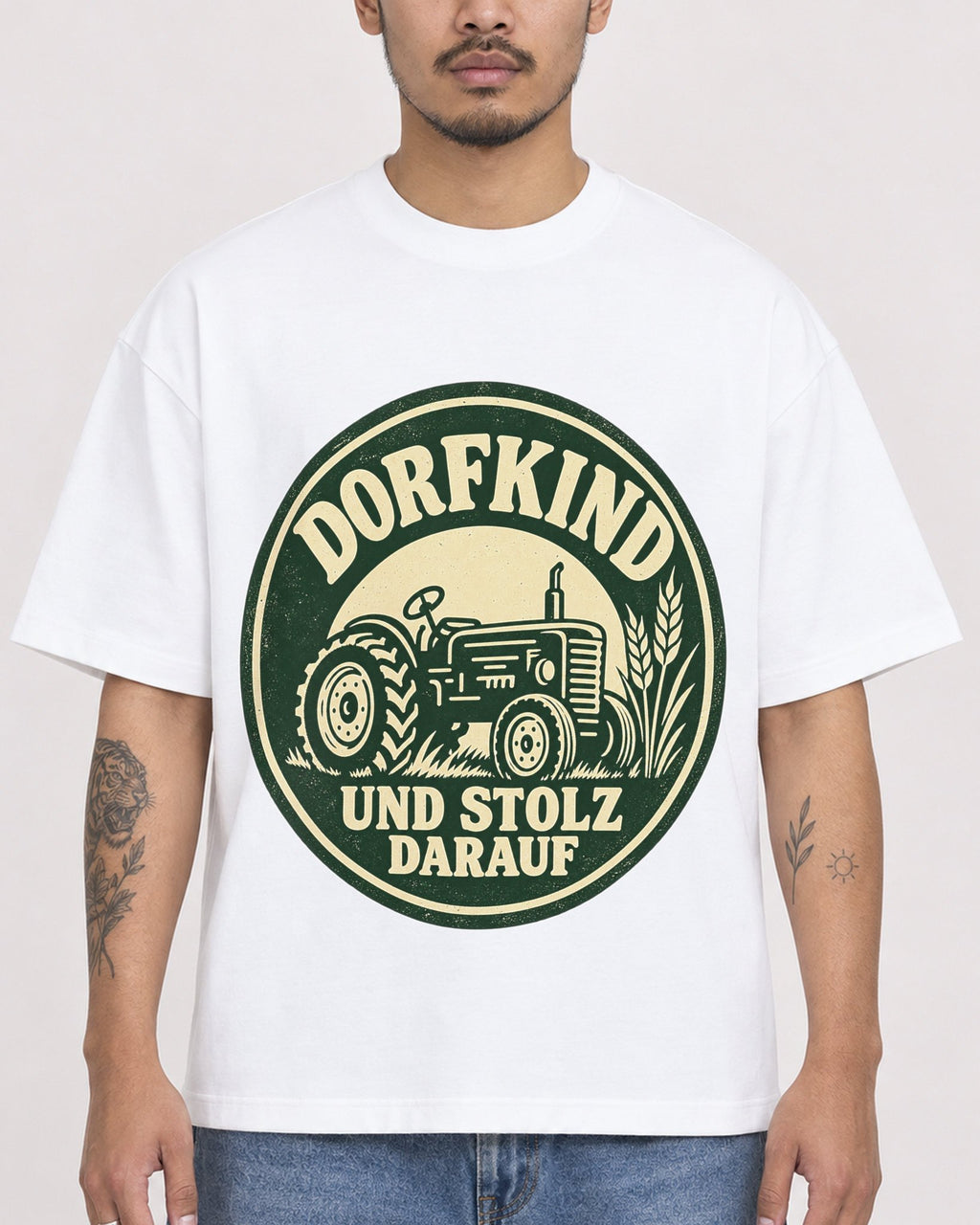 Mockup Boxy Heavyweight Tee White male close-up 12