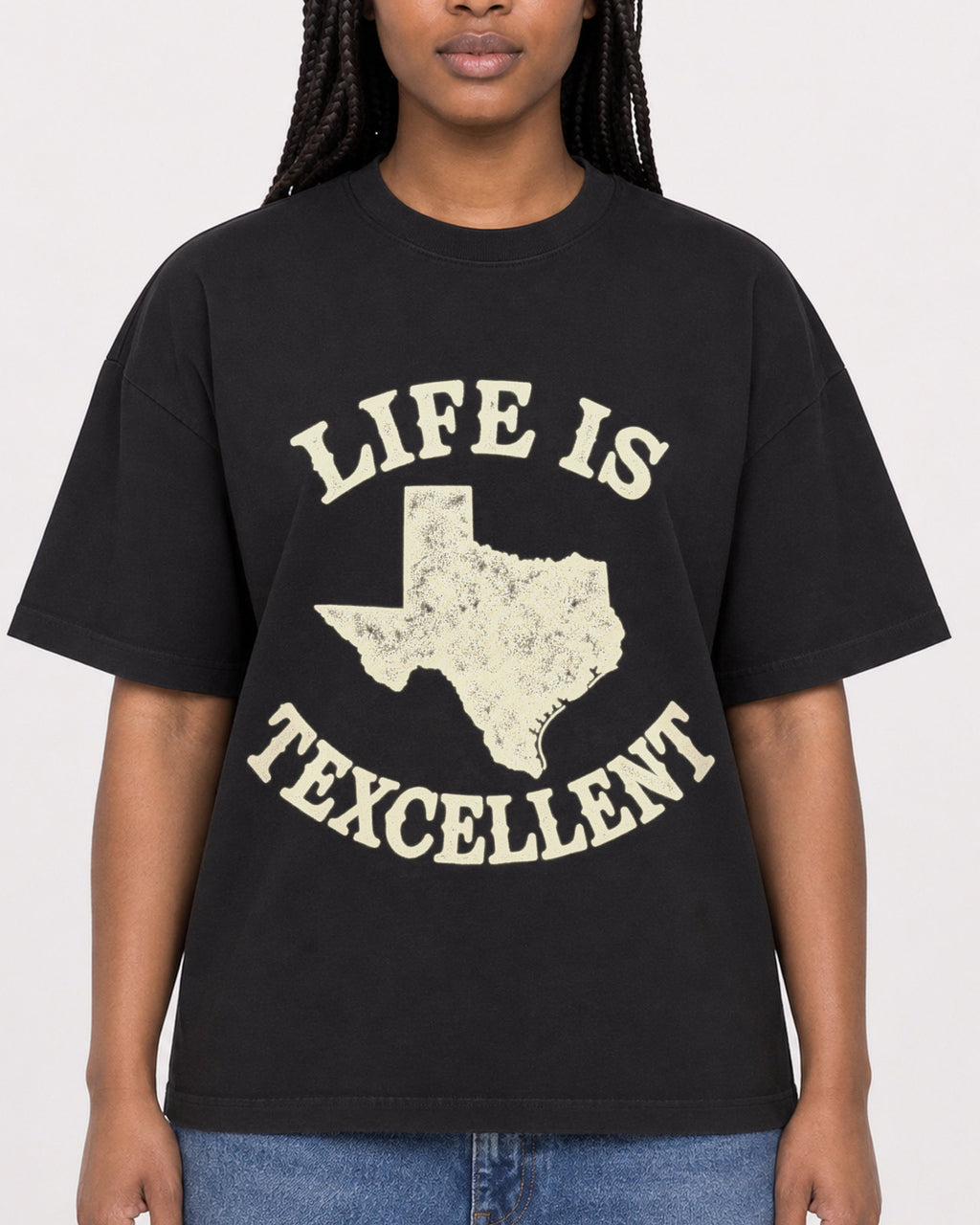 Mockup Boxy Heavyweight Tee Black female close-up 04