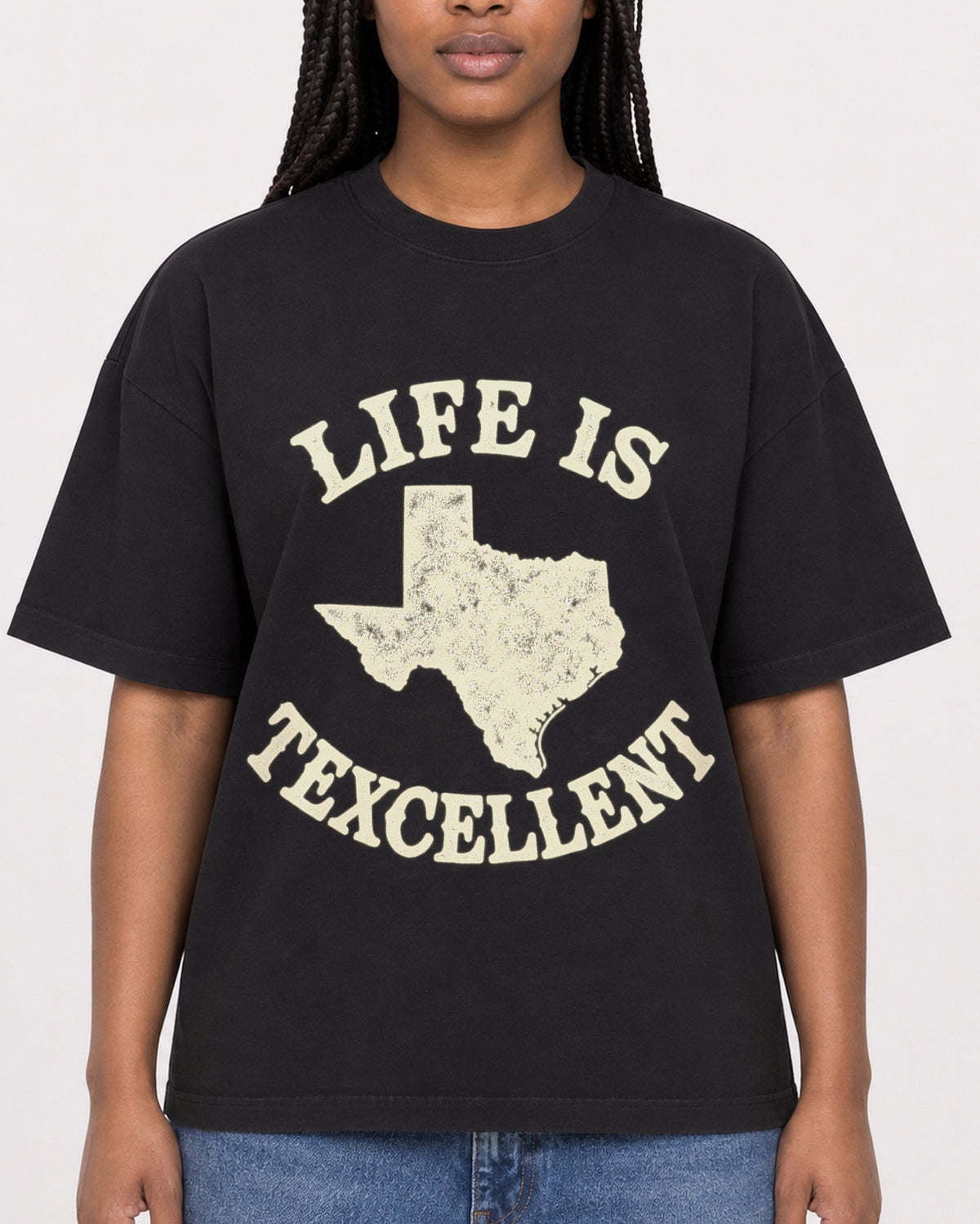 Mockup Boxy Heavyweight Tee Black female close-up 04