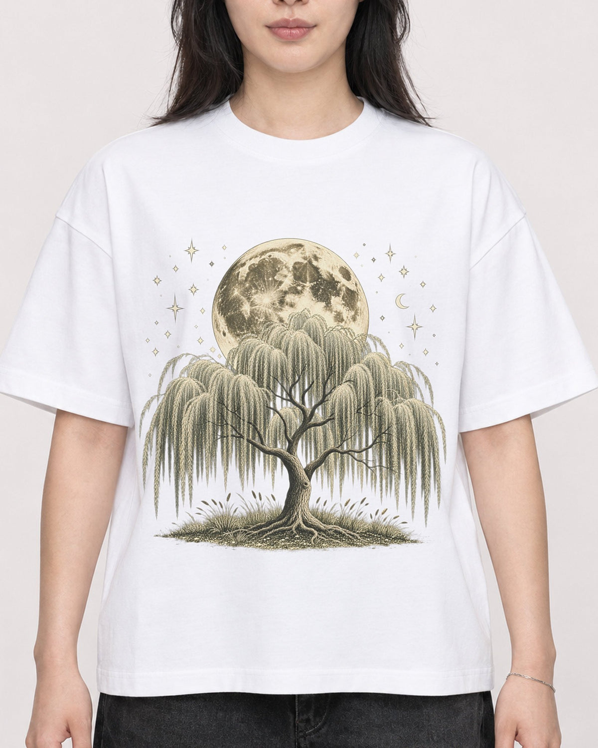 Mockup Boxy Heavyweight Tee White female close-up 13