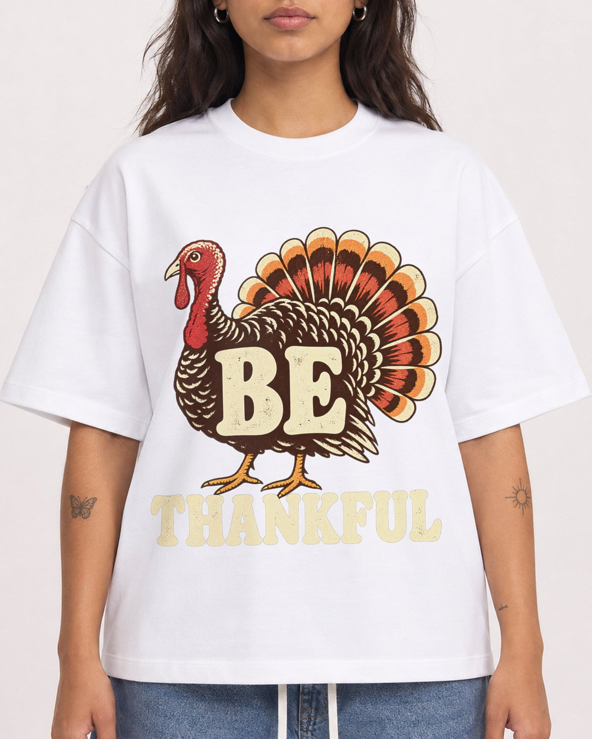 Mockup Boxy Heavyweight Tee White female close-up 06