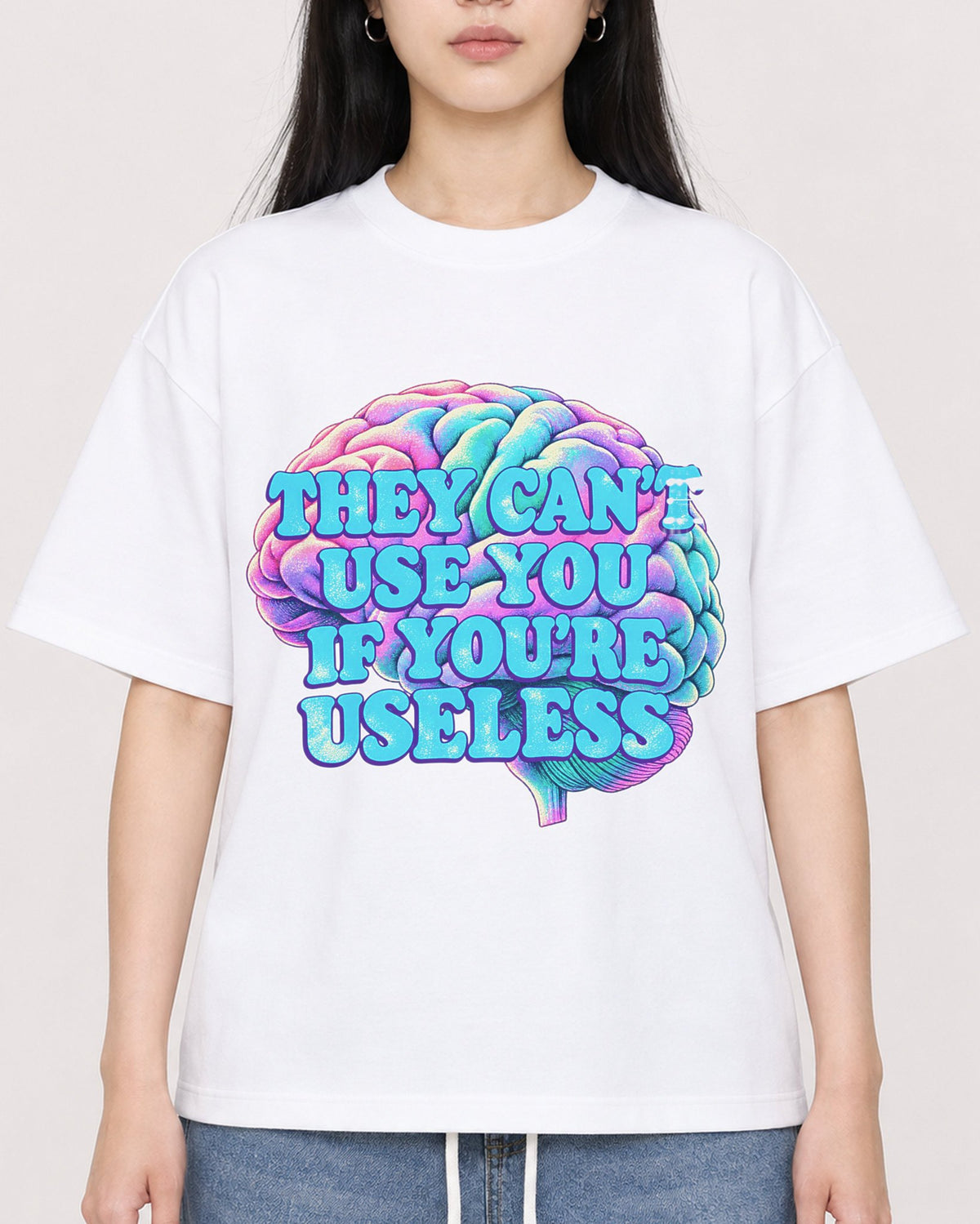 Mockup Boxy Heavyweight Tee White female close-up 01