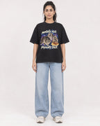 Mockup Boxy Heavyweight Tee Black female full-body 47