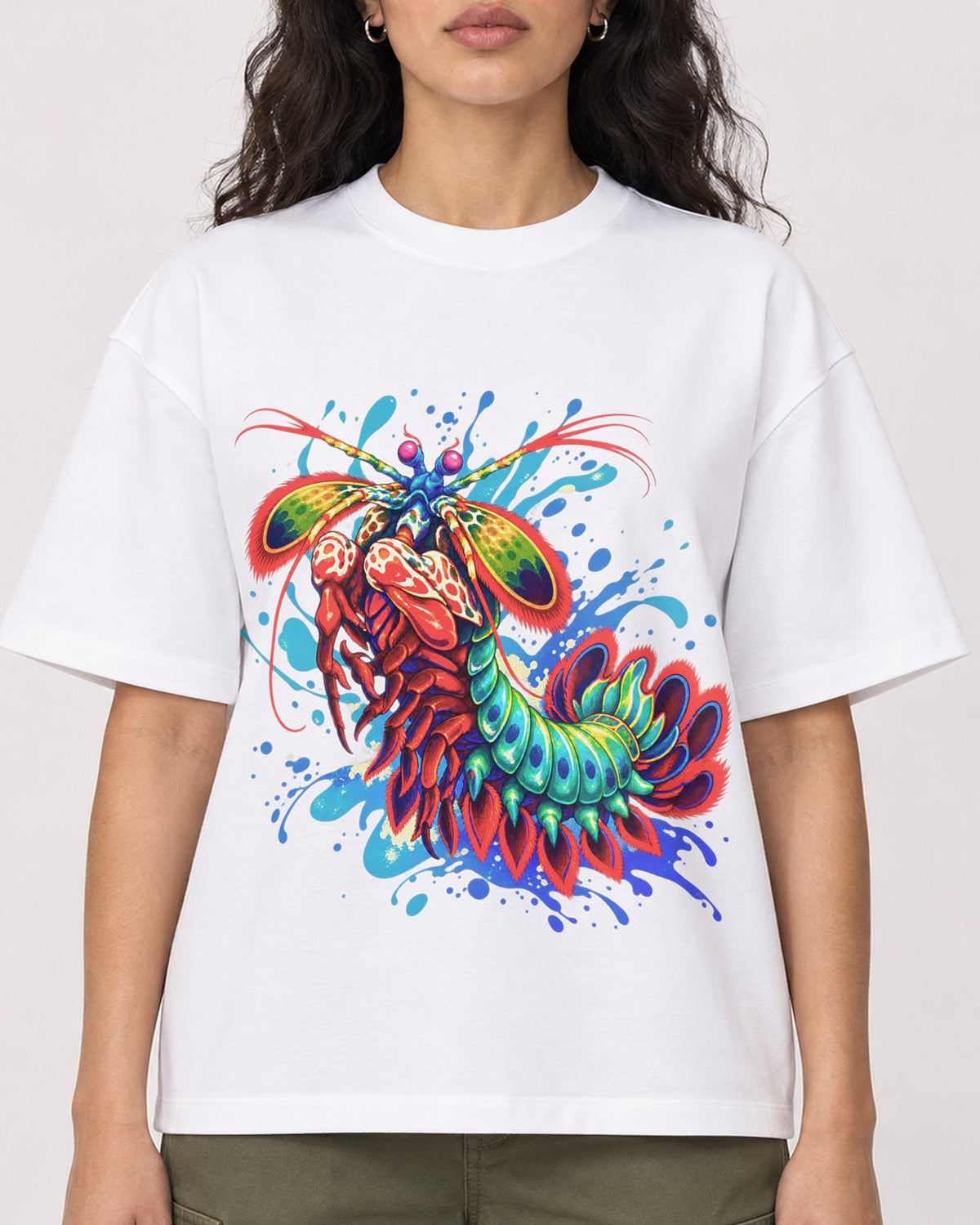 Mockup Boxy Heavyweight Tee White female close-up 07