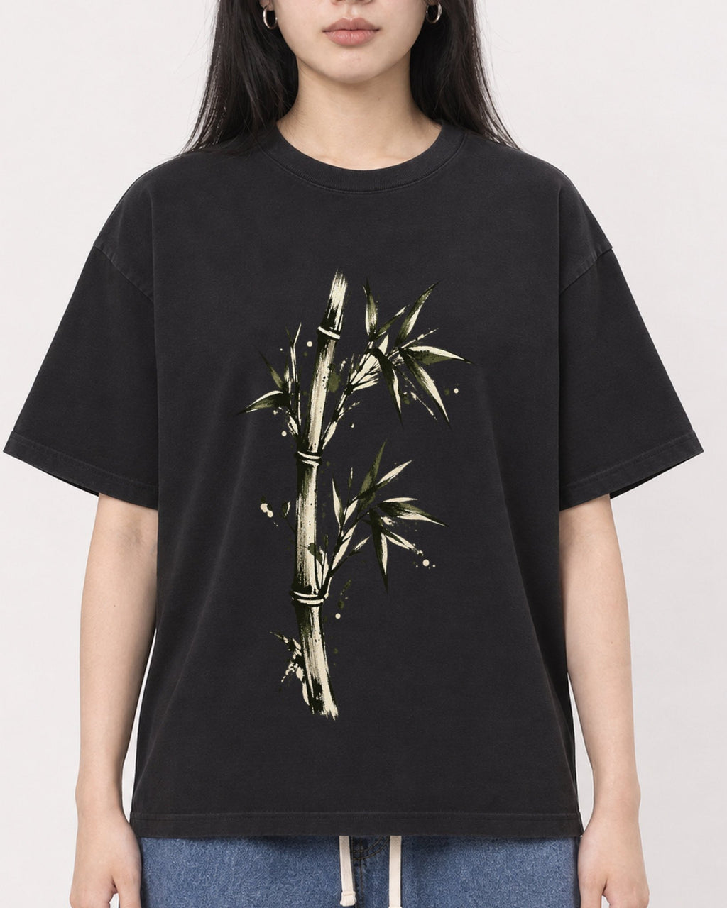 Mockup Boxy Heavyweight Tee Black female close-up 01