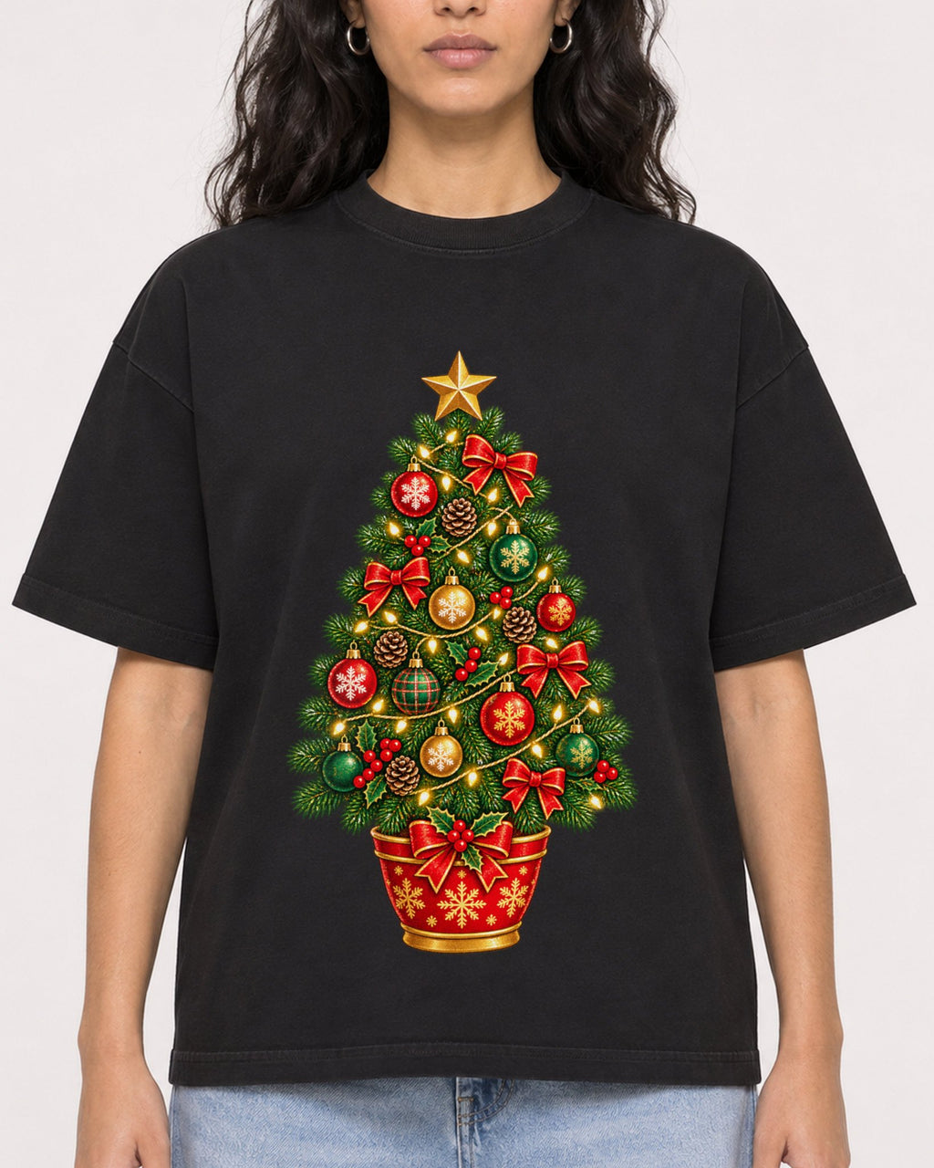 Mockup Boxy Heavyweight Tee Black female close-up 07