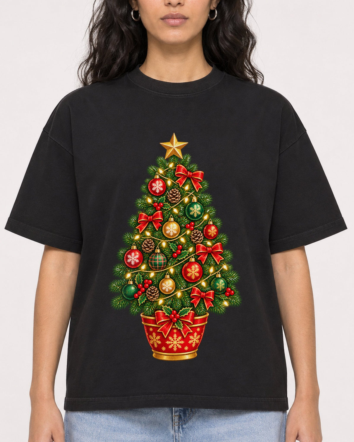 Mockup Boxy Heavyweight Tee Black female close-up 07