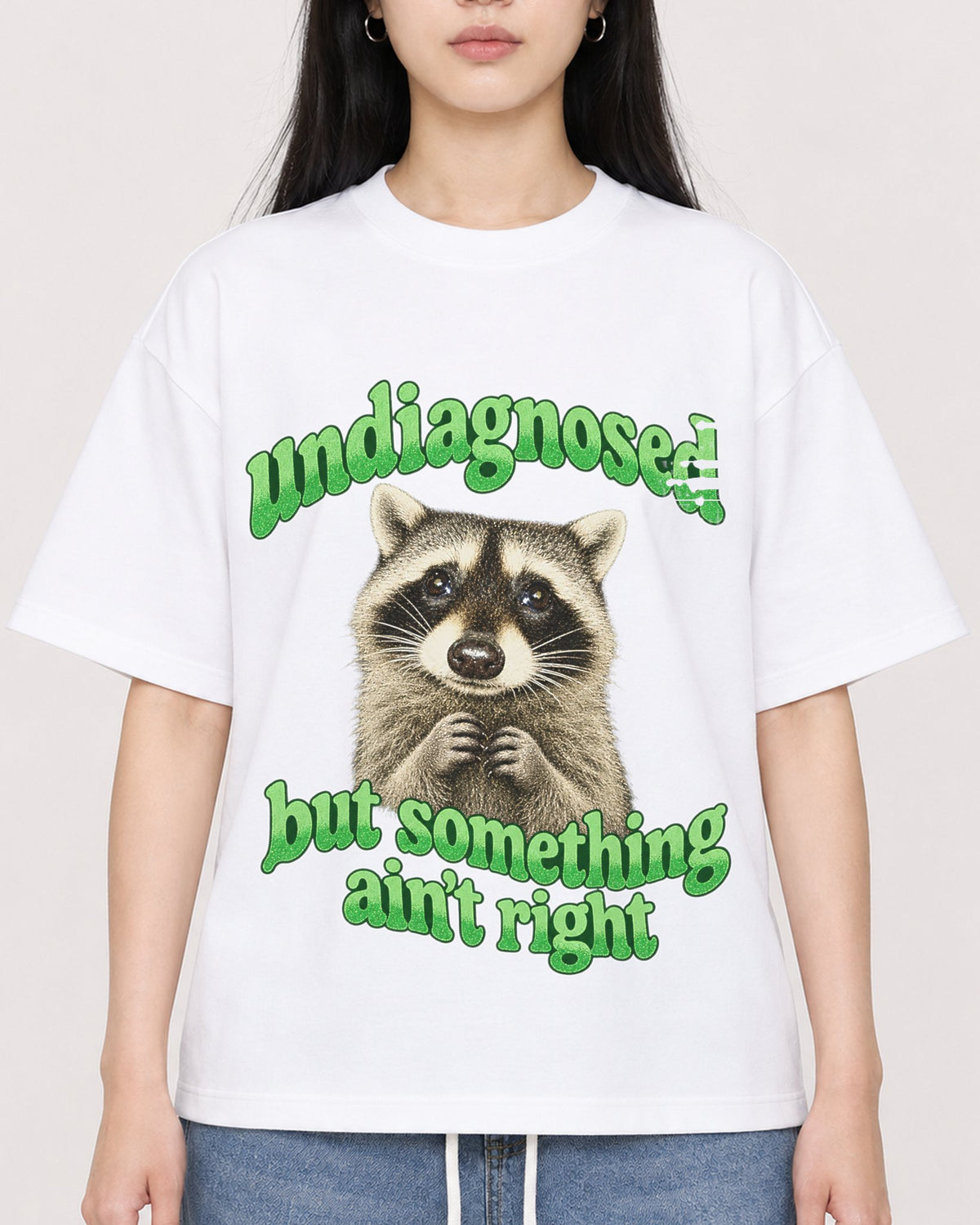 Mockup Boxy Heavyweight Tee White female close-up 01