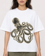 Mockup Boxy Heavyweight Tee White female close-up 02