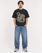 Mockup Boxy Heavyweight Tee Black male full-body 02