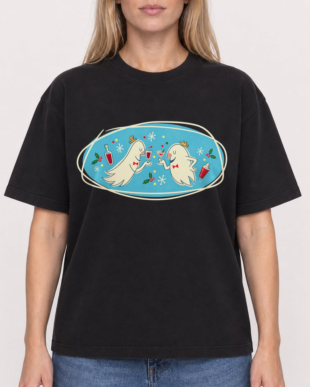 Mockup Boxy Heavyweight Tee Black female close-up 08