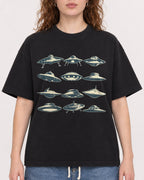 Mockup Boxy Heavyweight Tee Black female close-up 09