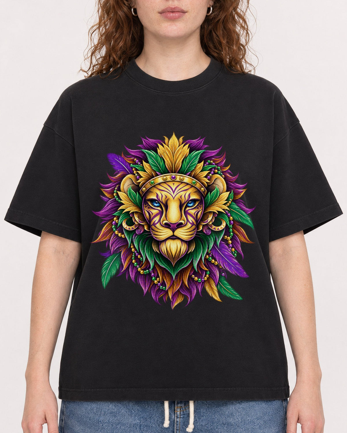 Mockup Boxy Heavyweight Tee Black female close-up 09