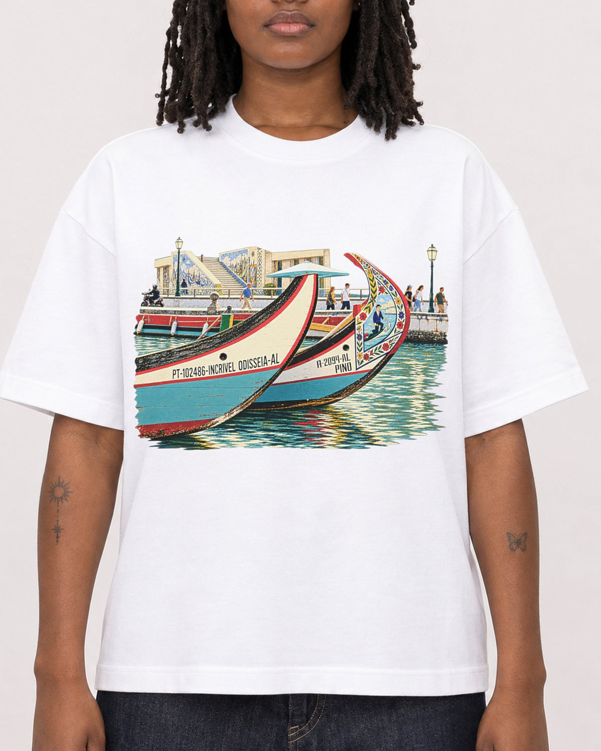 Mockup Boxy Heavyweight Tee White female close-up 24