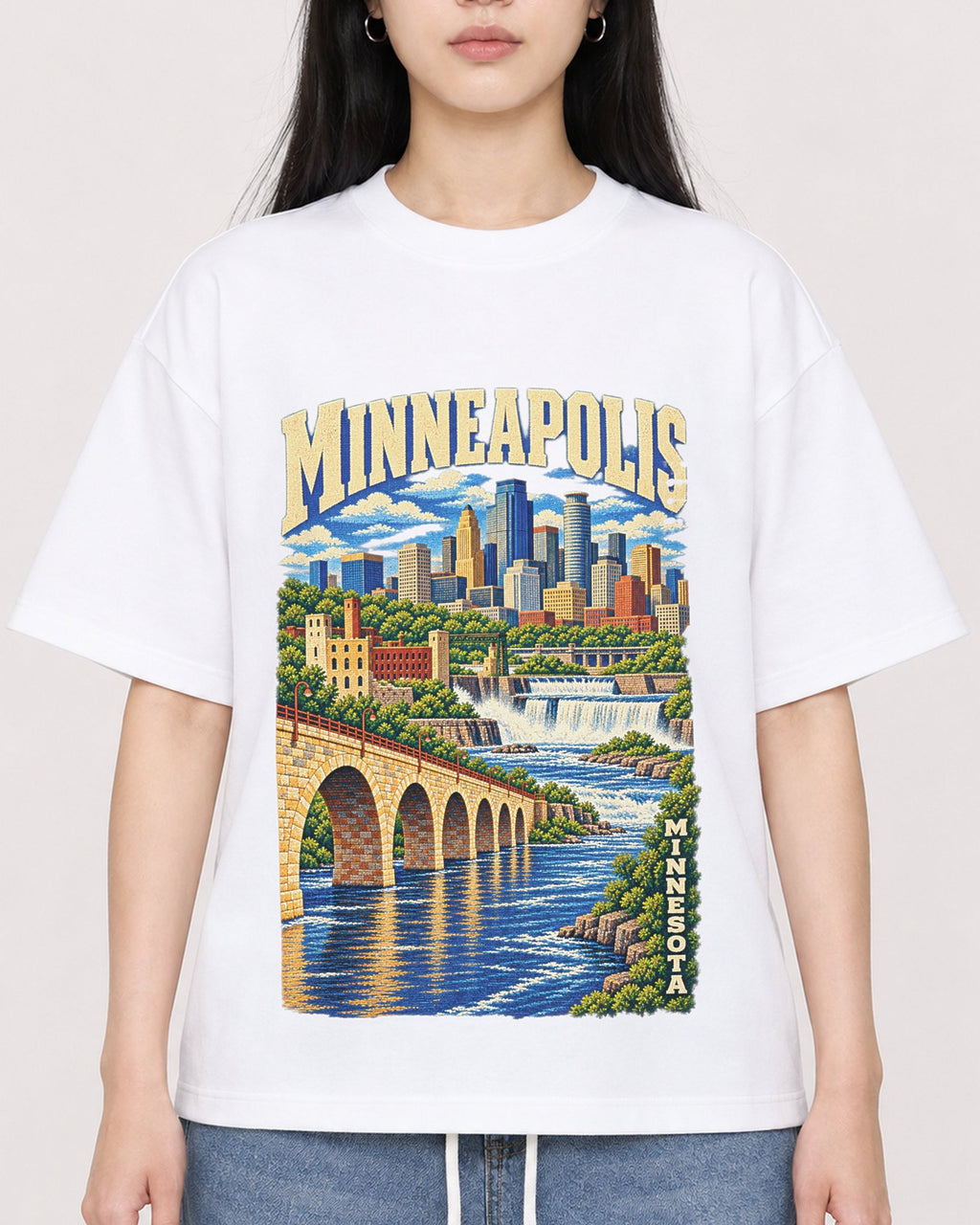 Mockup Boxy Heavyweight Tee White female close-up 01