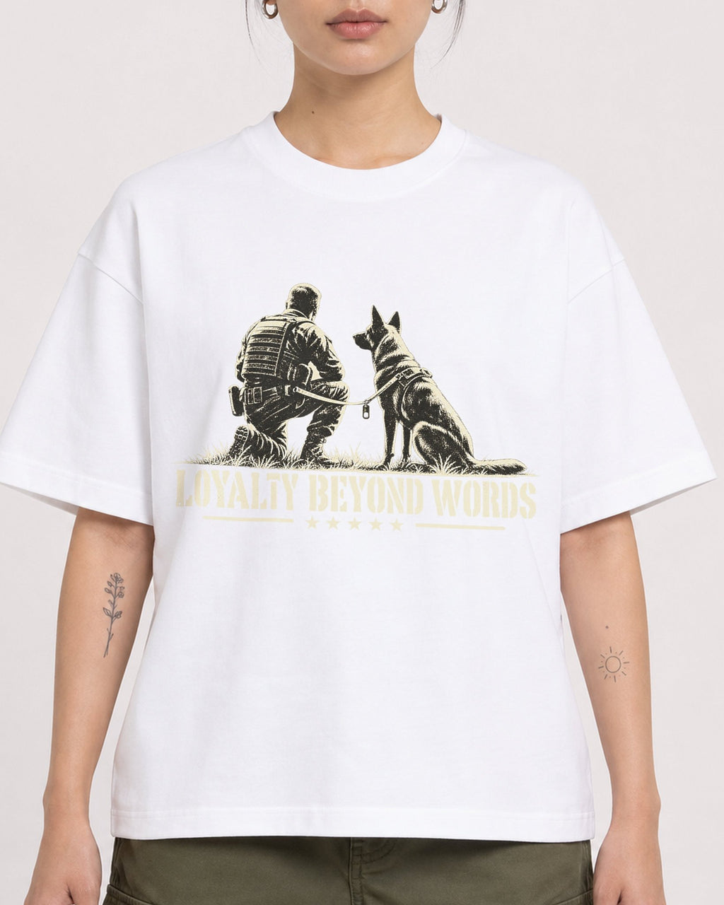 Mockup Boxy Heavyweight Tee White female close-up 12