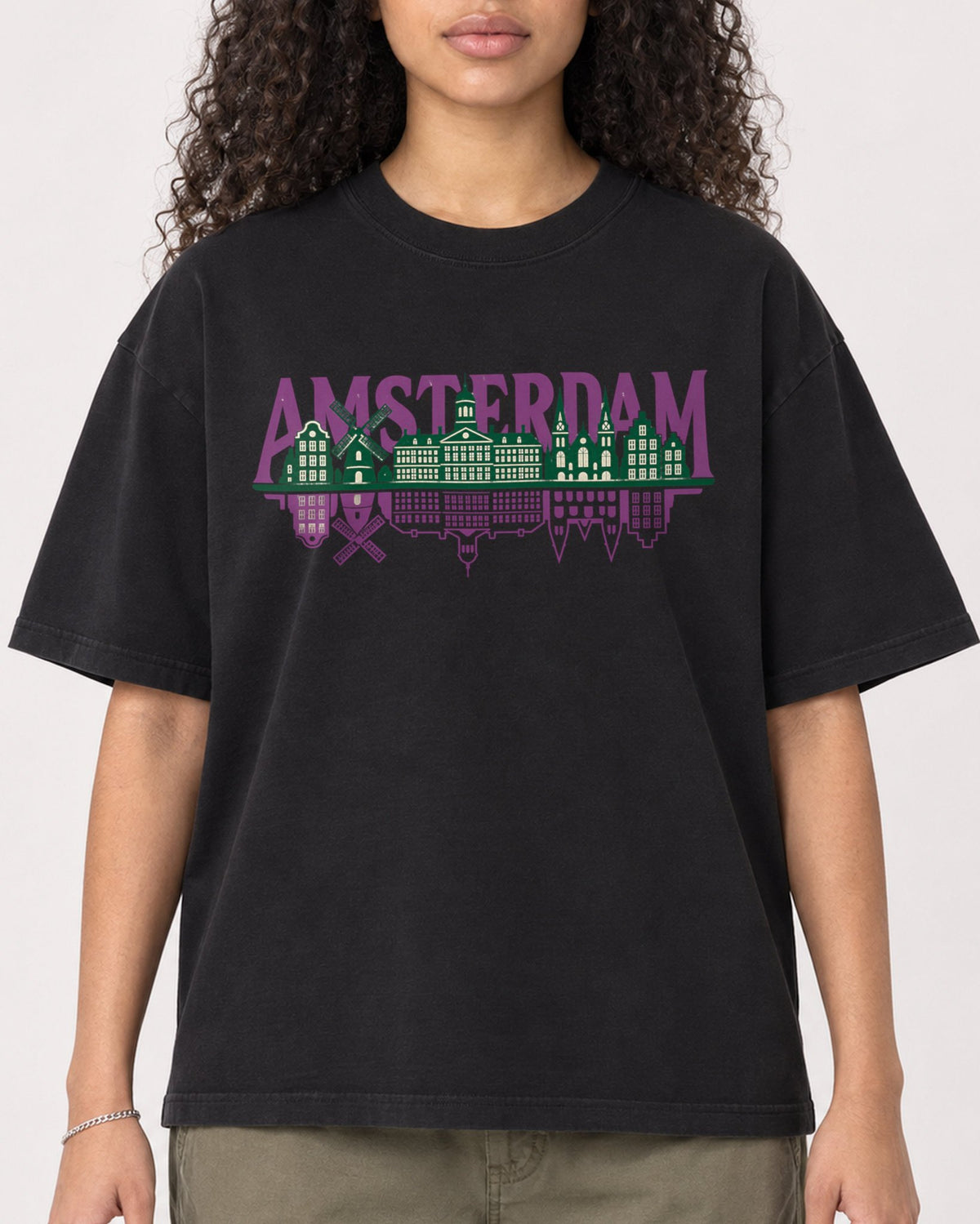 Mockup Boxy Heavyweight Tee Black female close-up 10