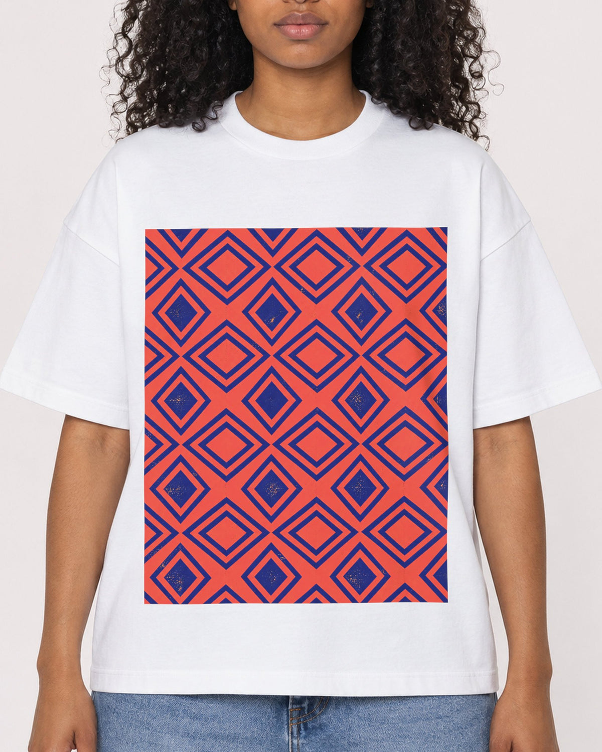 Mockup Boxy Heavyweight Tee White female close-up 05
