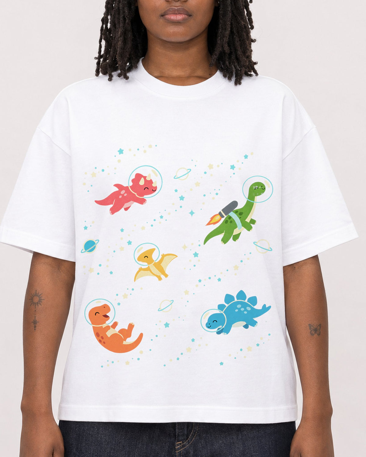 Mockup Boxy Heavyweight Tee White female close-up 24