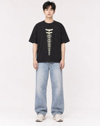 Mockup Boxy Heavyweight Tee Black male full-body 01