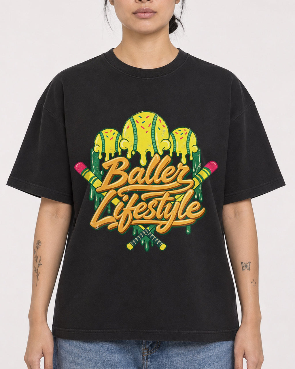 Mockup Boxy Heavyweight Tee Black female close-up 12