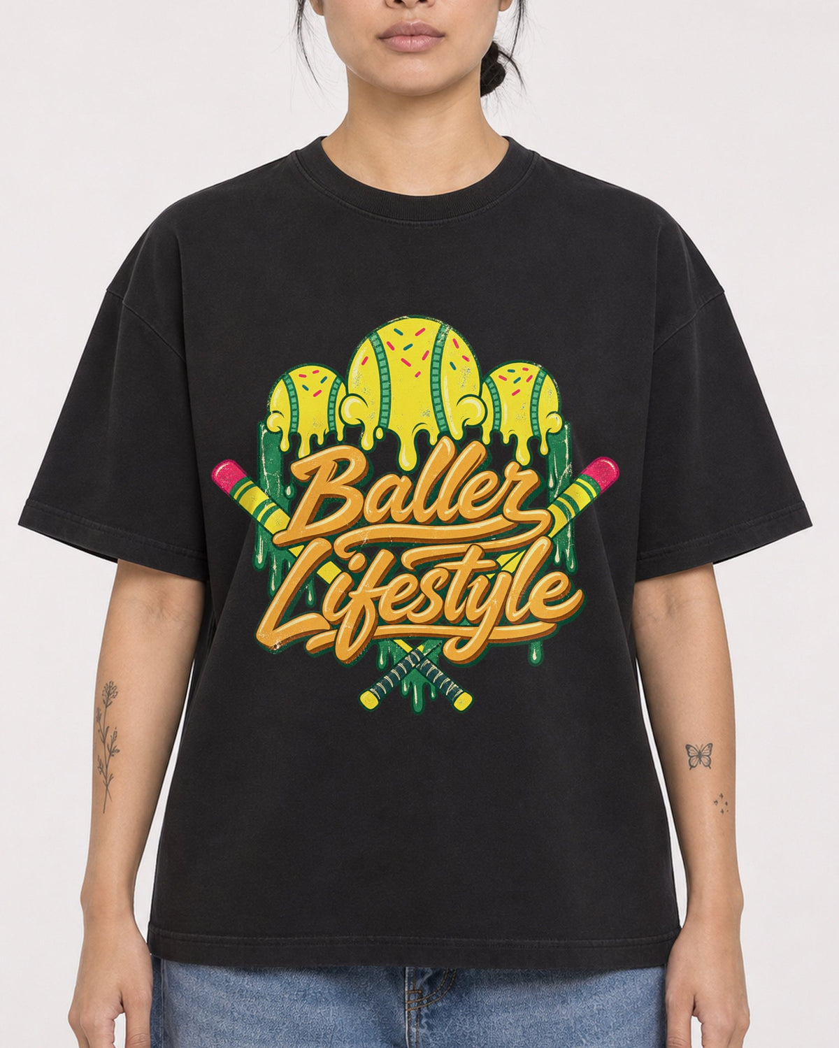 Mockup Boxy Heavyweight Tee Black female close-up 12