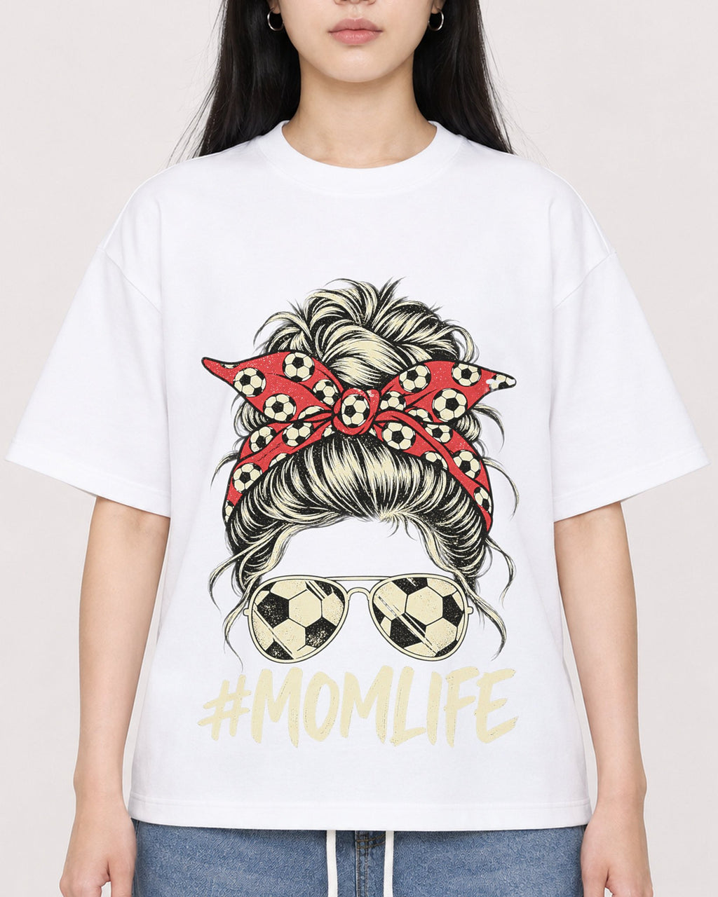 Mockup Boxy Heavyweight Tee White female close-up 01