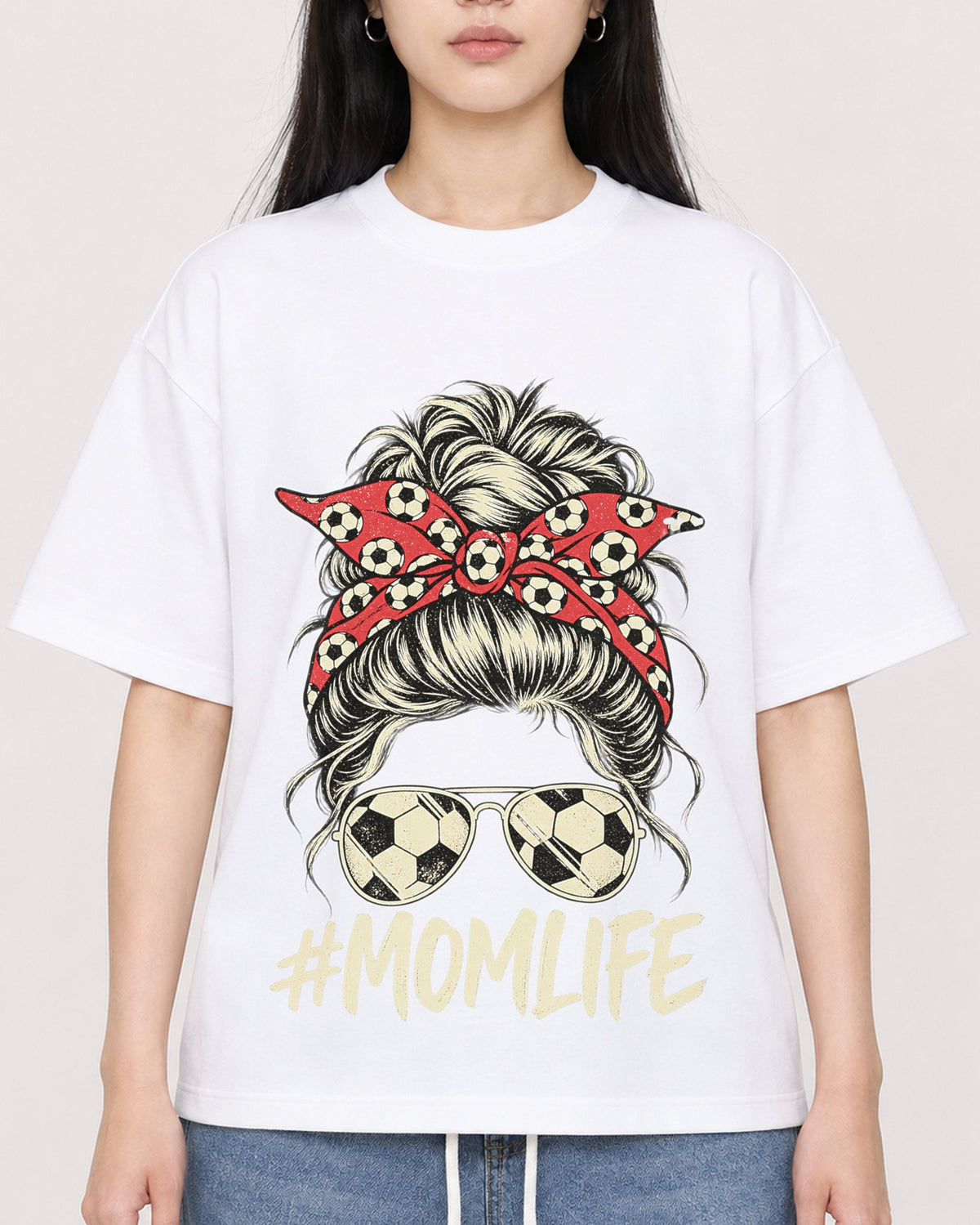 Mockup Boxy Heavyweight Tee White female close-up 01