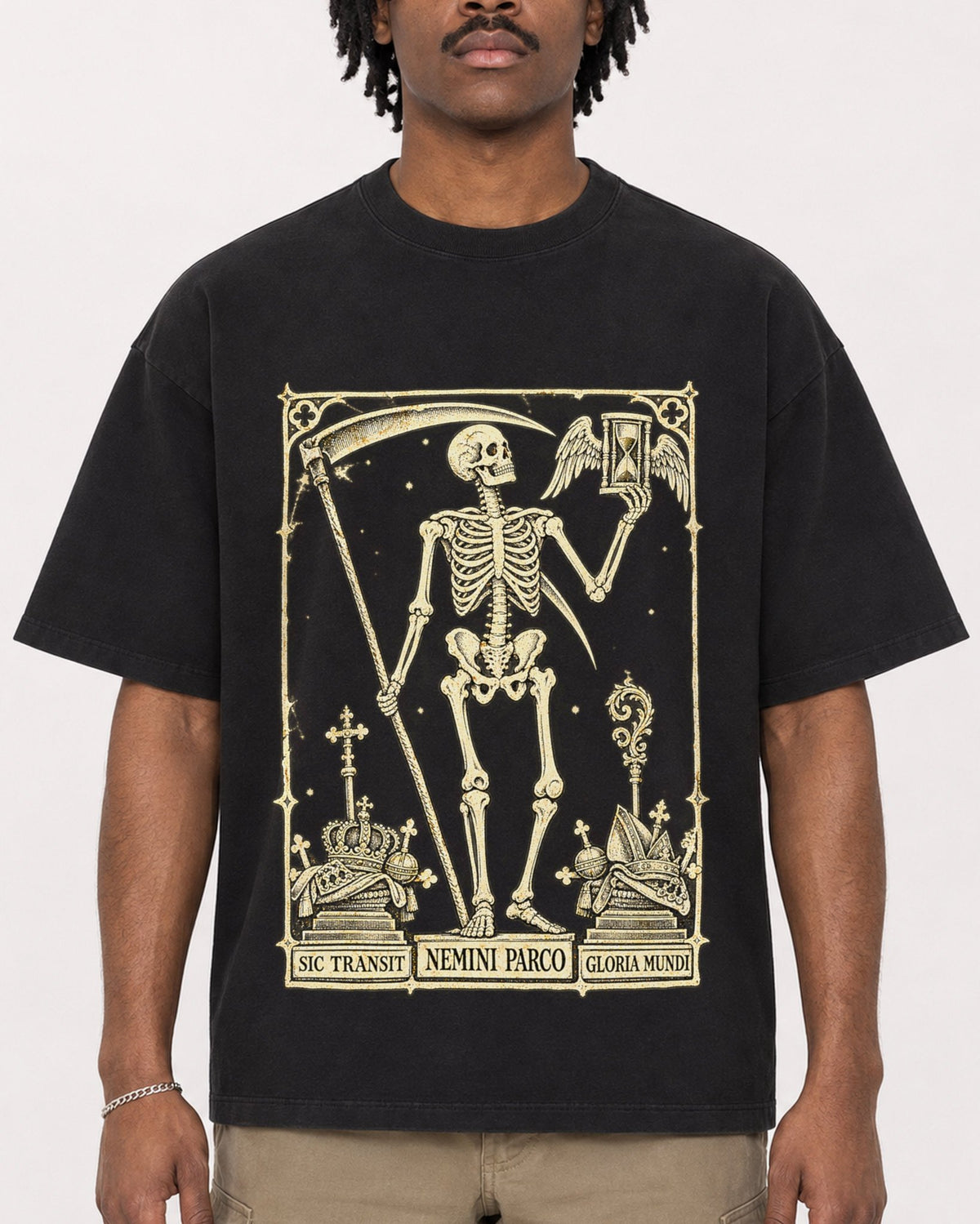 Mockup Boxy Heavyweight Tee Black male close-up 04