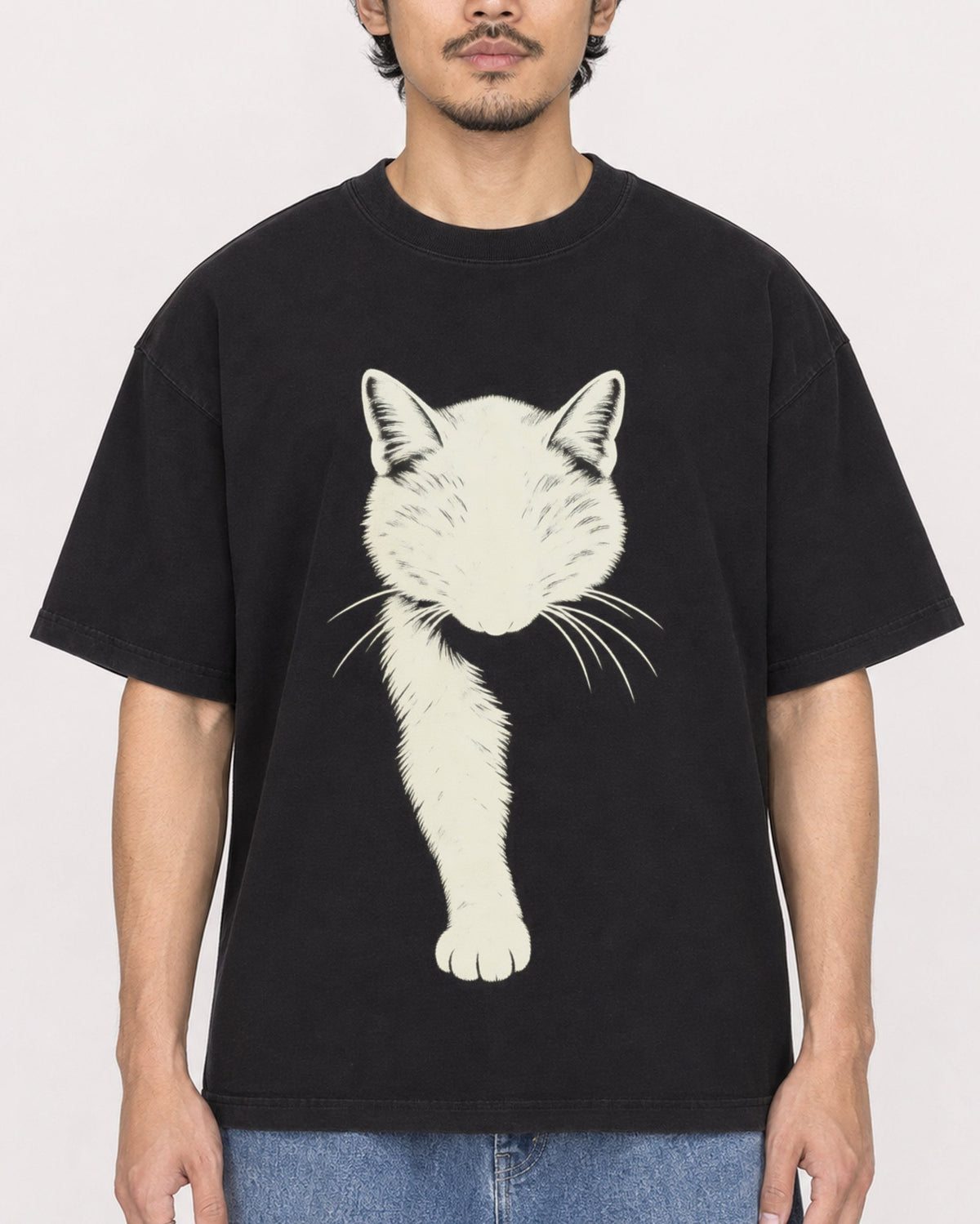 Mockup Boxy Heavyweight Tee Black male close-up 02