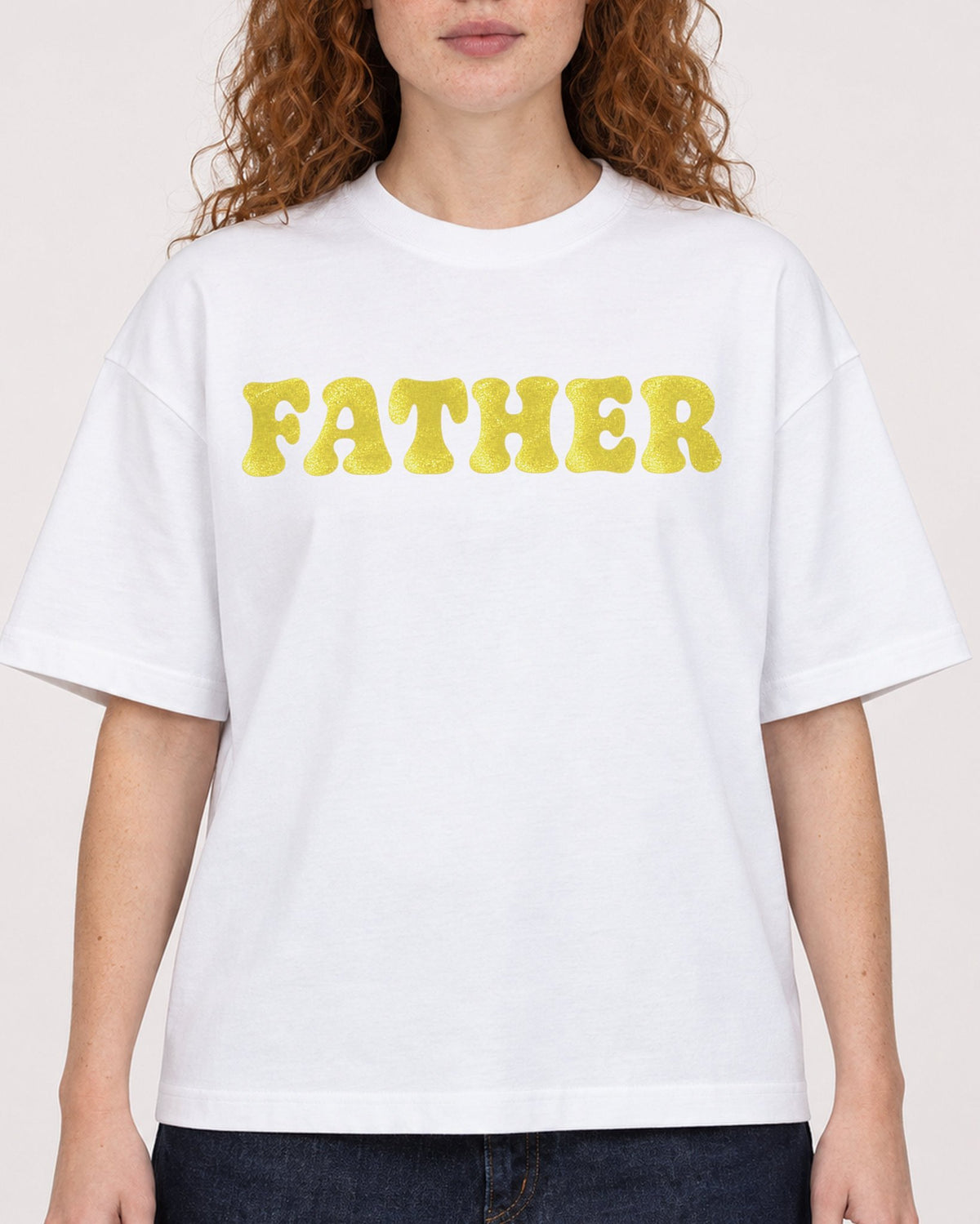 Mockup Boxy Heavyweight Tee White female close-up 09
