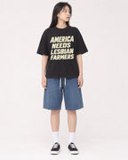 Mockup Boxy Heavyweight Tee Black female full-body 01