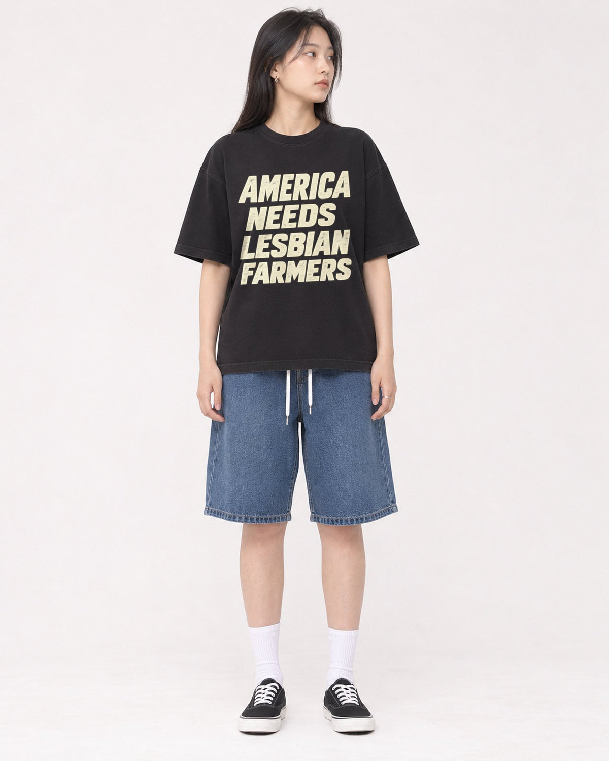 Mockup Boxy Heavyweight Tee Black female full-body 01