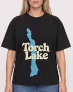 Mockup Boxy Heavyweight Tee Black female close-up 08