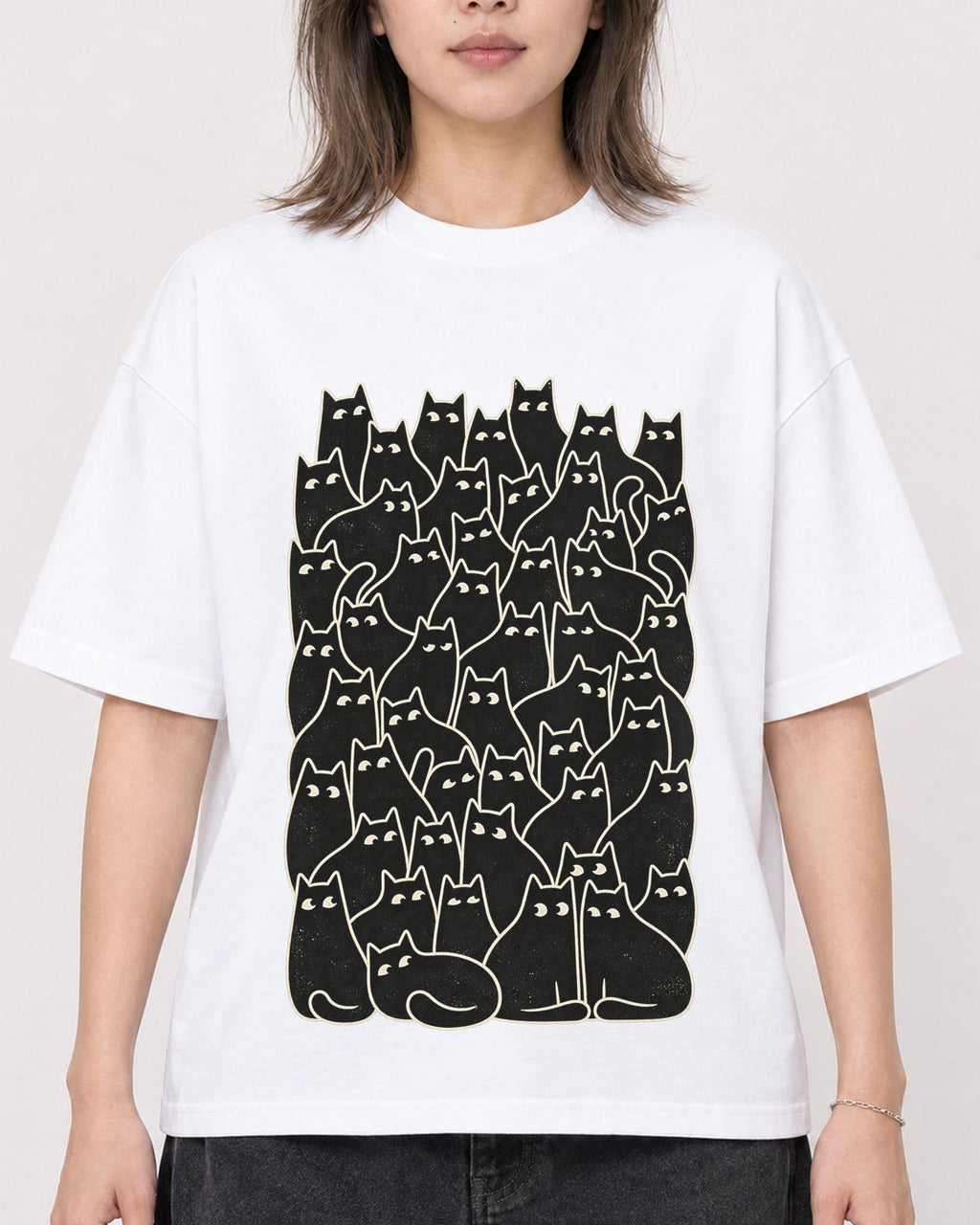 Mockup Boxy Heavyweight Tee White female close-up 33