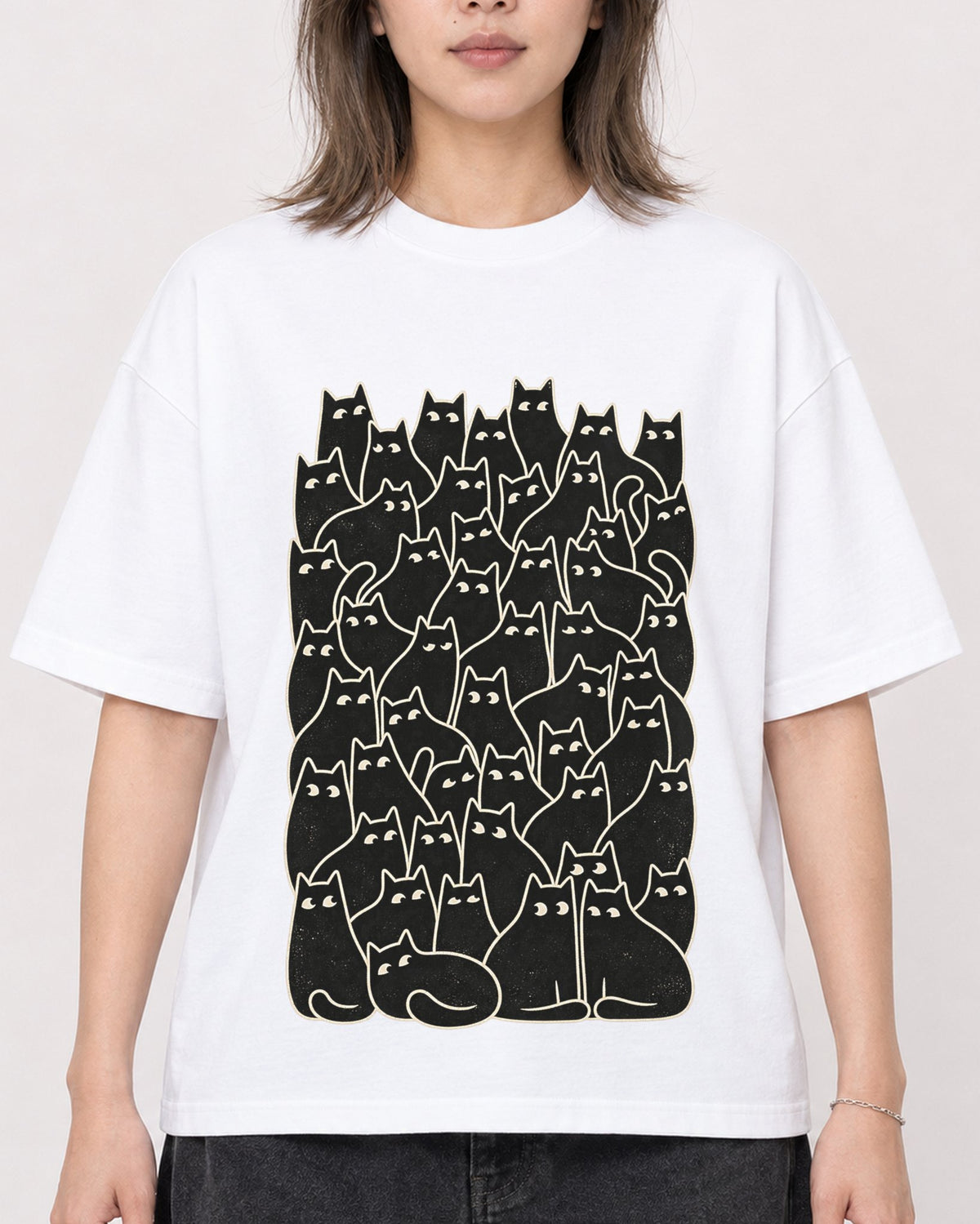 Mockup Boxy Heavyweight Tee White female close-up 33