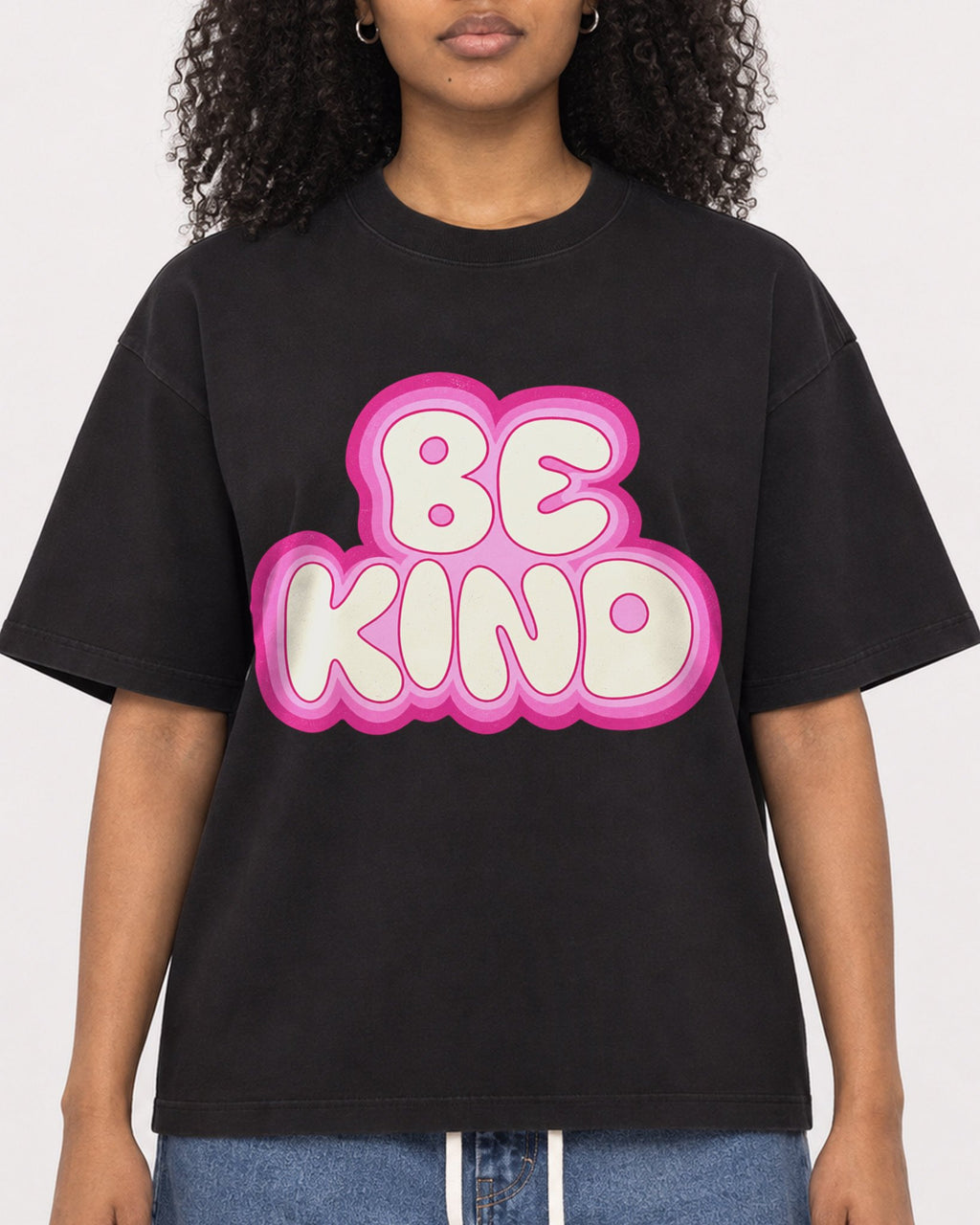 Mockup Boxy Heavyweight Tee Black female close-up 05