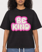Mockup Boxy Heavyweight Tee Black female close-up 05