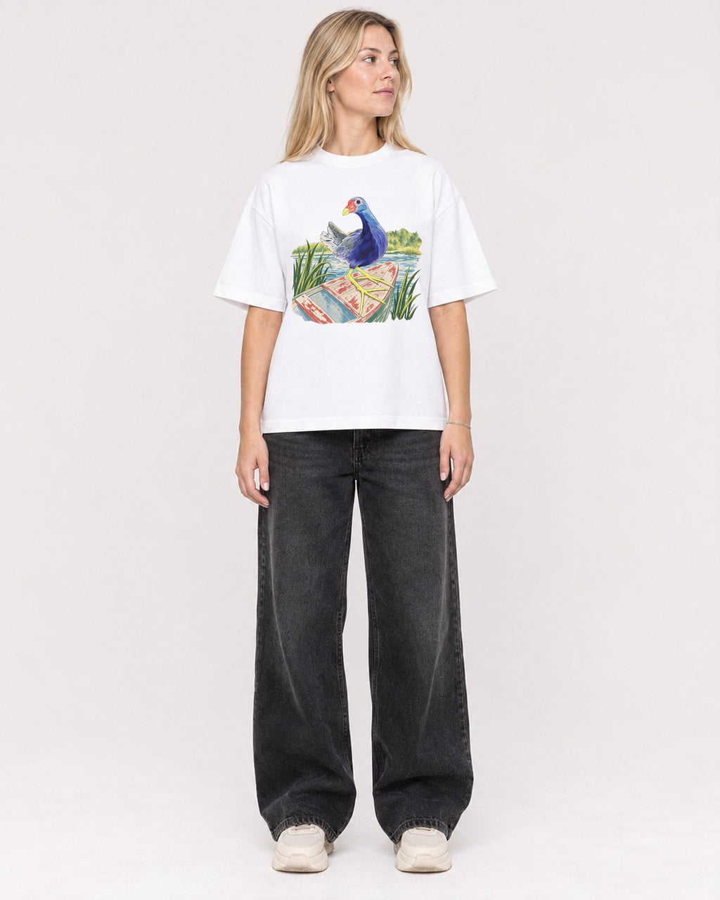 Mockup Boxy Heavyweight Tee White female full-body 08