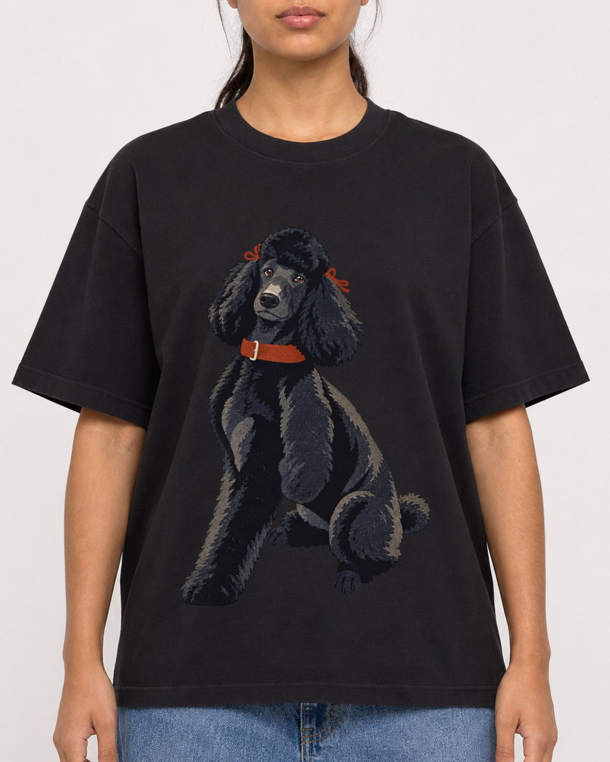 Mockup Boxy Heavyweight Tee Black female close-up 16