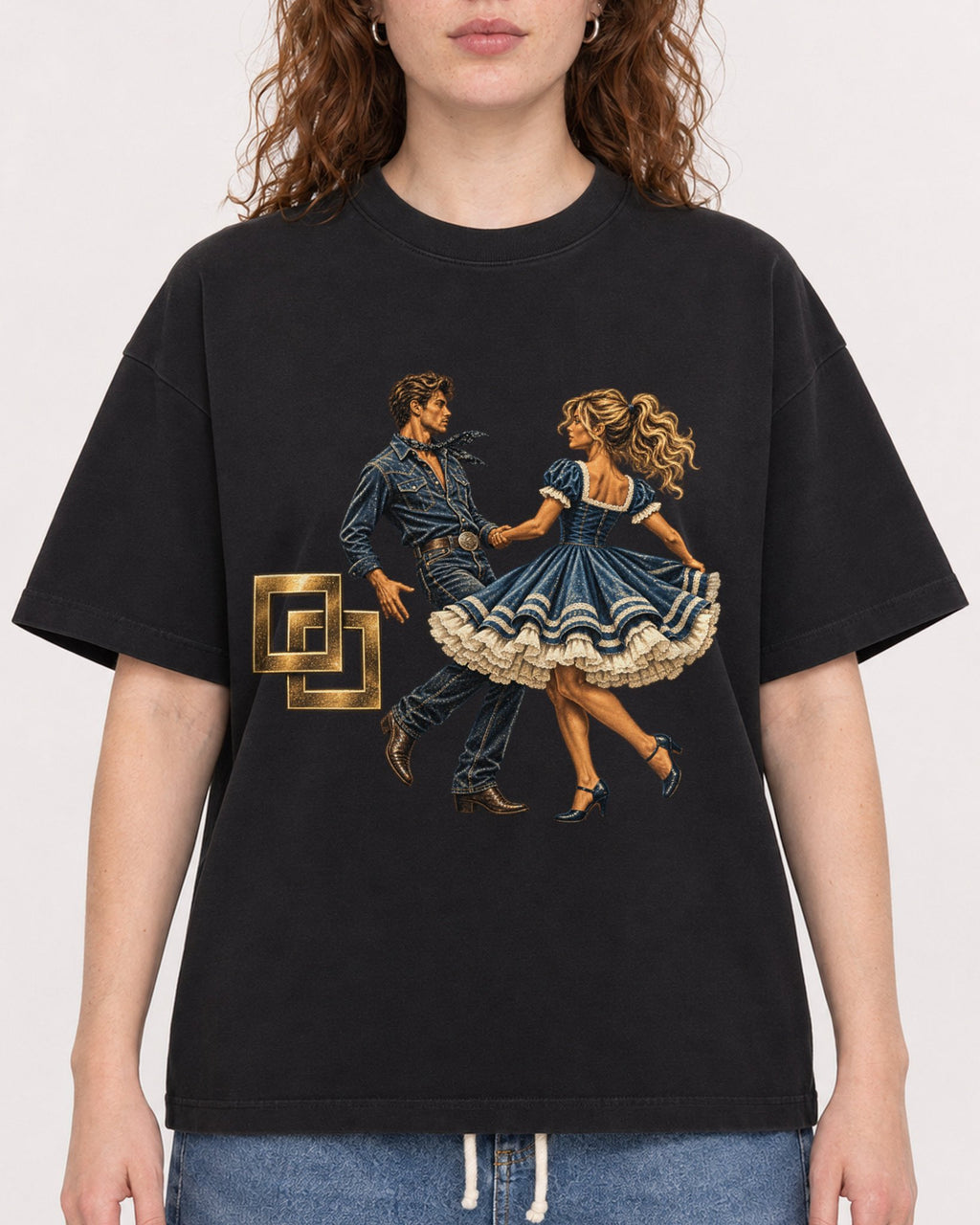 Mockup Boxy Heavyweight Tee Black female close-up 09