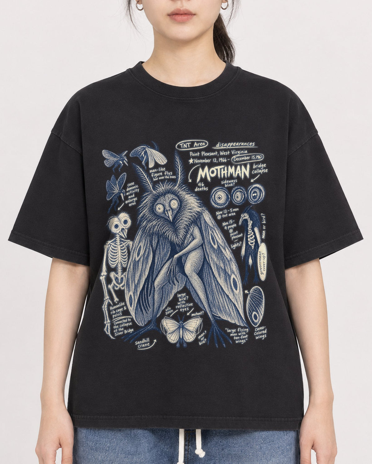 Mockup Boxy Heavyweight Tee Black female close-up 21