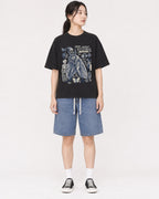 Mockup Boxy Heavyweight Tee Black female full-body 21