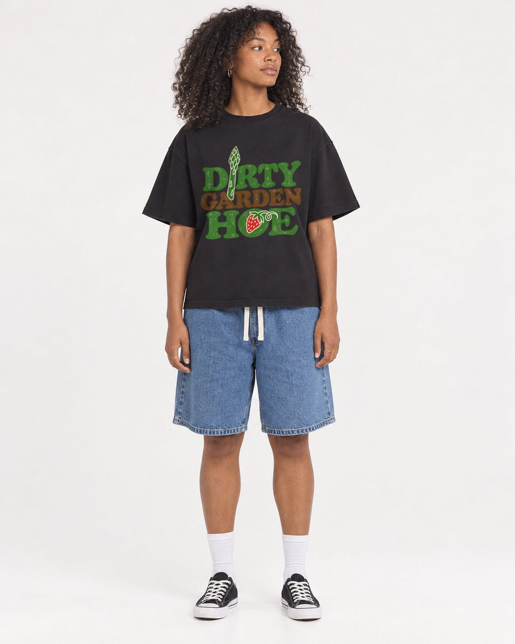 Mockup Boxy Heavyweight Tee Black female full-body 05