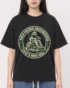 Mockup Boxy Heavyweight Tee Black female close-up 01