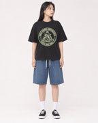 Mockup Boxy Heavyweight Tee Black female full-body 01