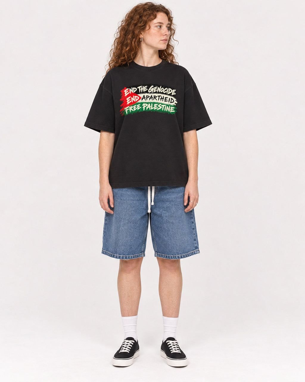 Mockup Boxy Heavyweight Tee Black female full-body 09