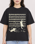 Mockup Boxy Heavyweight Tee Black female close-up 03