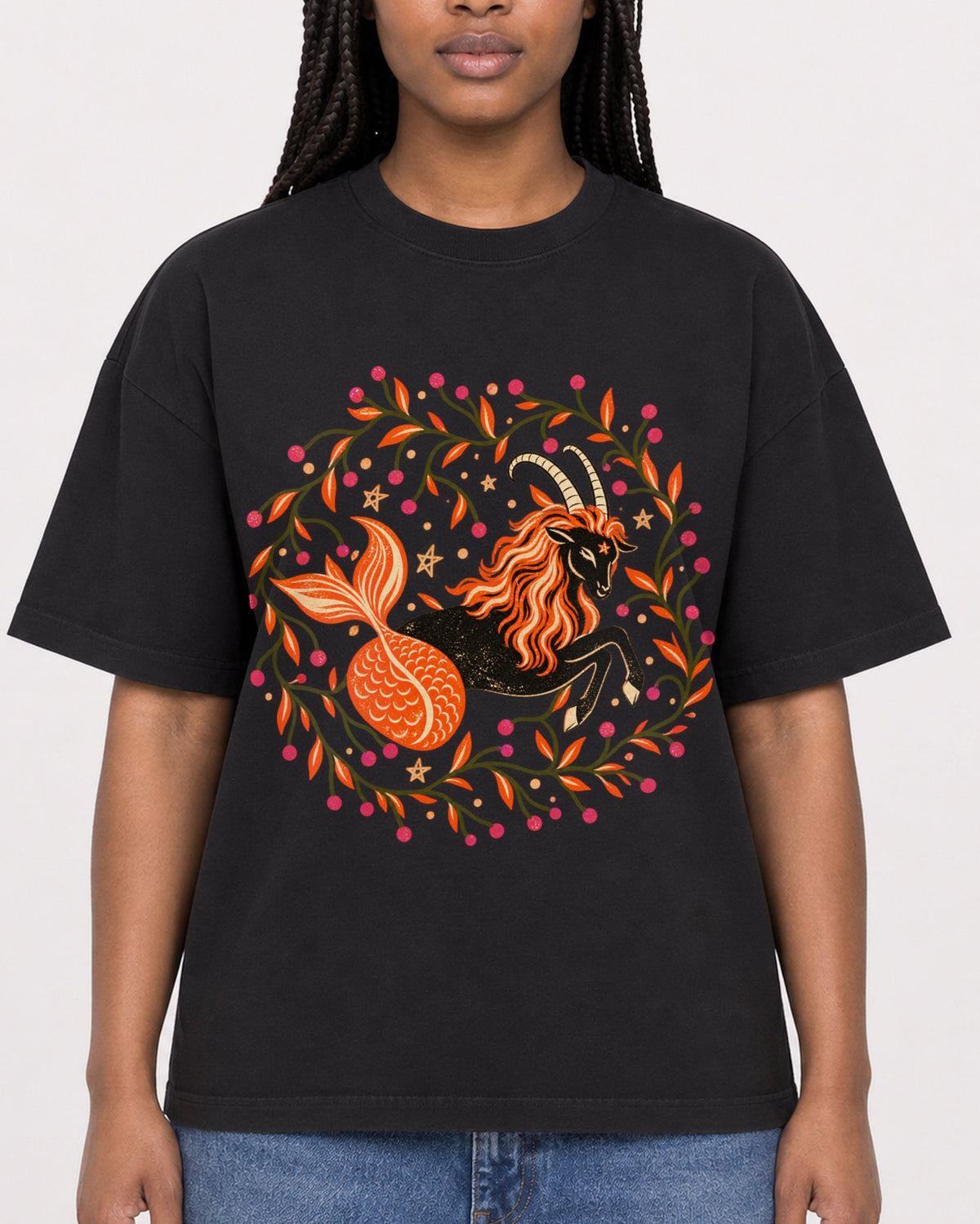 Mockup Boxy Heavyweight Tee Black female close-up 04